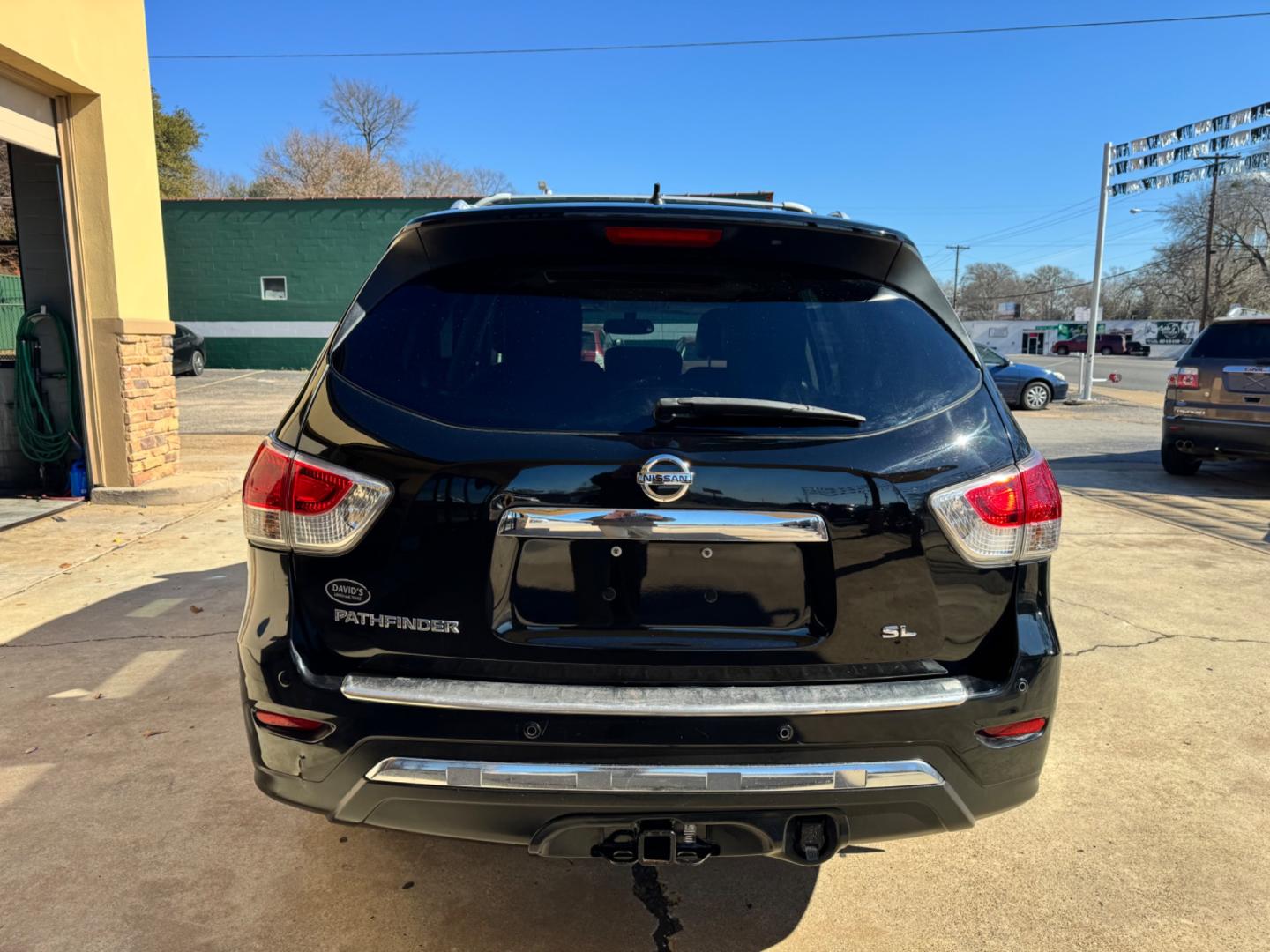 2014 BLACK Nissan Pathfinder S 2WD (5N1AR2MN8EC) with an 3.5L V6 DOHC 24V engine, Continuously Variable Transmission transmission, located at 307 West Marshall Avenue, Longview, TX, 75601, (903) 753-3091, 32.500828, -94.742577 - Photo#3